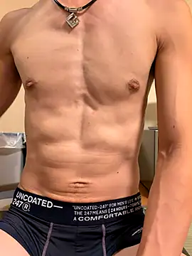 Snapshot of winds1069 chatting on 12-16-25, 02:33 winds1069 online show from 12-16-25, 02:33