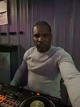 Snapshot of Sooperior chatting on 02-16-26, 12:29 Sooperior online show from 02-16-26, 12:29