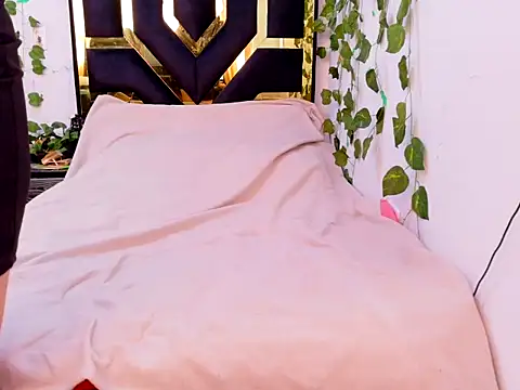 lucywhite13 online show from 10-17-25, 03:14