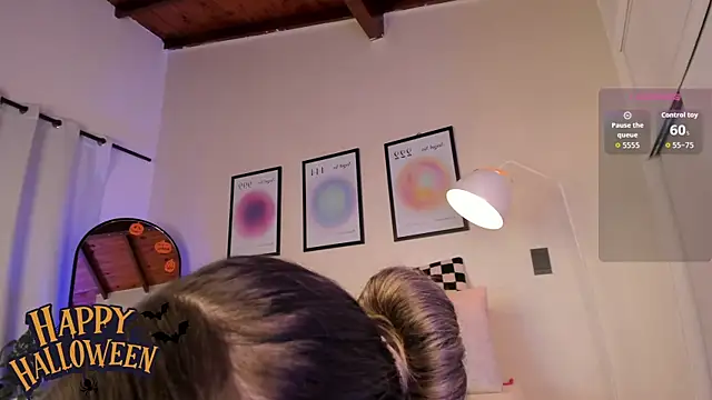 Snapshot of AriaMuse chatting on 10-30-25, 08:09 AriaMuse online show from 10-30-25, 08:09