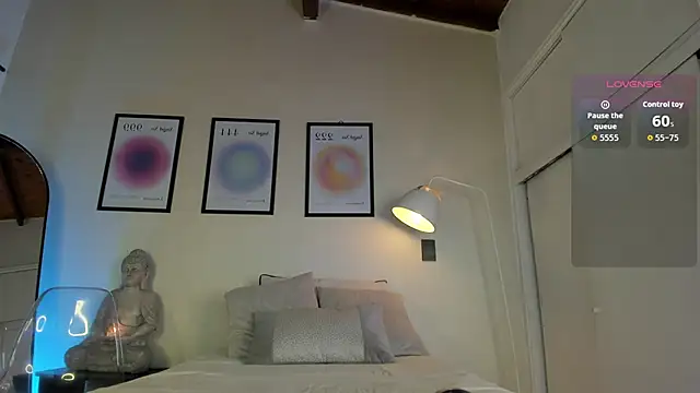 Snapshot of AriaMuse chatting on 12-14-25, 02:11 AriaMuse online show from 12-14-25, 02:11