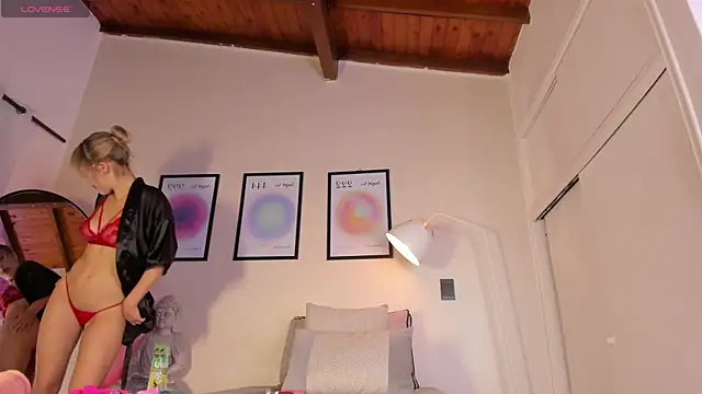 Snapshot of AriaMuse chatting on 01-07-26, 08:00 AriaMuse online show from 01-07-26, 08:00