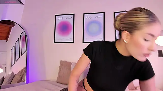 Snapshot of AriaMuse chatting on 03-03-26, 08:04 AriaMuse online show from 03-03-26, 08:04