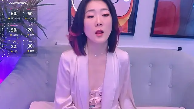 Snapshot of AikoYamada chatting on 10-18-25, 06:37 AikoYamada online show from 10-18-25, 06:37