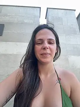 Snapshot of Lady_LauraRose chatting on 12-21-25, 07:21 Lady LauraRose online show from 12-21-25, 07:21