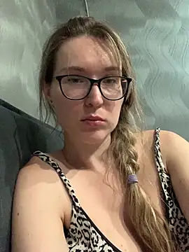 Snapshot of Jugira chatting on 09-08-25, 11:15 Jugira online show from 09-08-25, 11:15