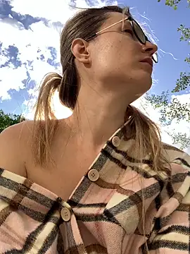 Snapshot of Jugira chatting on 09-18-25, 01:24 Jugira online show from 09-18-25, 01:24