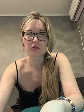 Snapshot of Jugira chatting on 09-23-25, 10:57 Jugira online show from 09-23-25, 10:57