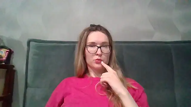 Snapshot of Jugira chatting on 09-30-25, 10:04 Jugira online show from 09-30-25, 10:04