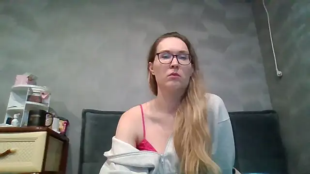 Snapshot of Jugira chatting on 10-10-25, 11:15 Jugira online show from 10-10-25, 11:15