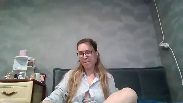 Snapshot of Jugira chatting on 10-11-25, 09:24 Jugira online show from 10-11-25, 09:24