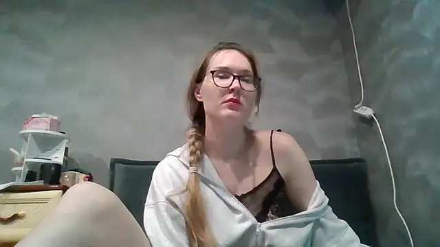 Snapshot of Jugira chatting on 10-13-25, 09:59 Jugira online show from 10-13-25, 09:59