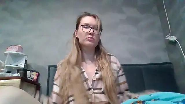 Snapshot of Jugira chatting on 10-15-25, 09:37 Jugira online show from 10-15-25, 09:37