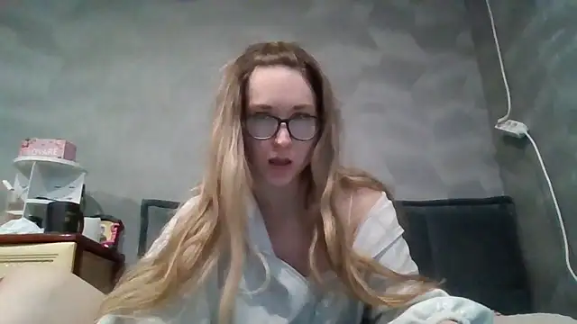 Snapshot of Jugira chatting on 10-19-25, 09:48 Jugira online show from 10-19-25, 09:48