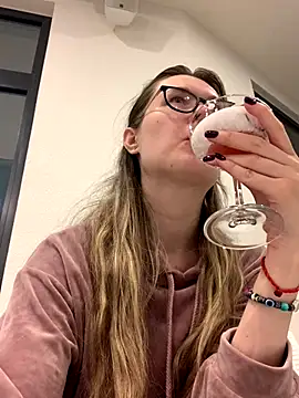 Snapshot of Jugira chatting on 11-03-25, 07:37 Jugira online show from 11-03-25, 07:37