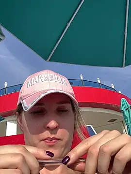 Snapshot of Jugira chatting on 11-05-25, 12:16 Jugira online show from 11-05-25, 12:16