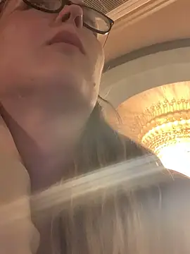 Snapshot of Jugira chatting on 11-11-25, 06:52 Jugira online show from 11-11-25, 06:52