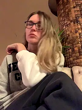 Snapshot of Jugira chatting on 11-15-25, 08:27 Jugira online show from 11-15-25, 08:27