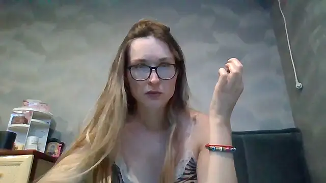 Snapshot of Jugira chatting on 11-22-25, 11:15 Jugira online show from 11-22-25, 11:15