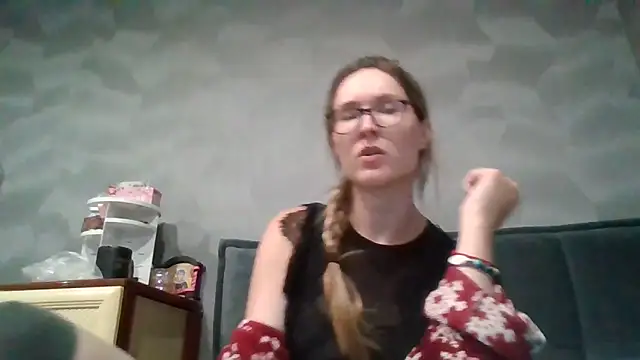 Snapshot of Jugira chatting on 11-30-25, 12:14 Jugira online show from 11-30-25, 12:14