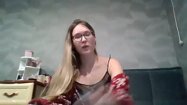 Snapshot of Jugira chatting on 12-13-25, 10:48 Jugira online show from 12-13-25, 10:48