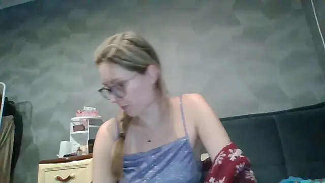 Snapshot of Jugira chatting on 01-06-26, 11:29 Jugira online show from 01-06-26, 11:29