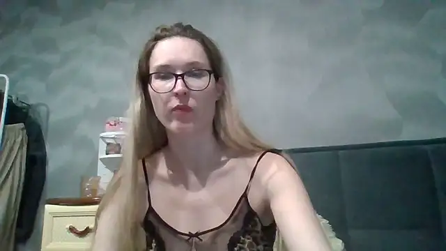 Snapshot of Jugira chatting on 03-09-26, 10:25 Jugira online show from 03-09-26, 10:25