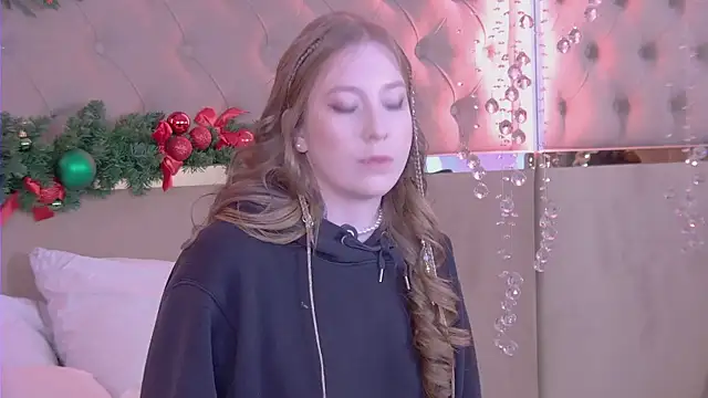 MiaEuphoria  online show from 12-22-25, 04:20