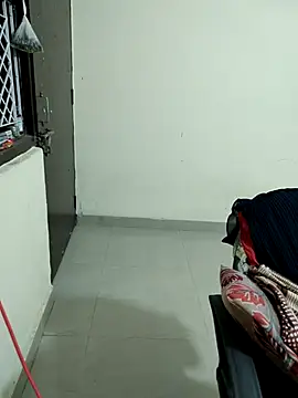 Snapshot of Pihu_Chopra chatting on 10-05-25, 11:24 Pihu Chopra online show from 10-05-25, 11:24