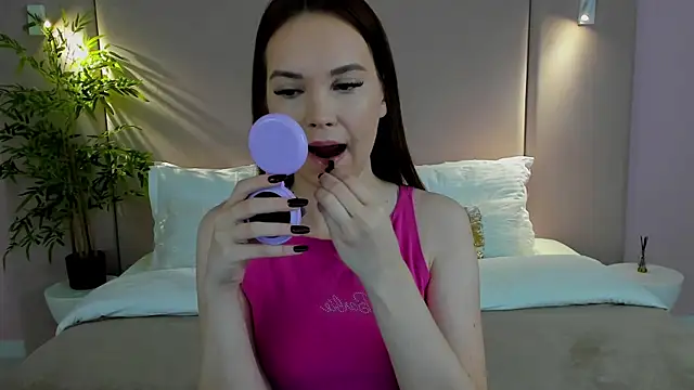 Snapshot of KiraHolli chatting on 10-07-25, 03:04 KiraHolli online show from 10-07-25, 03:04