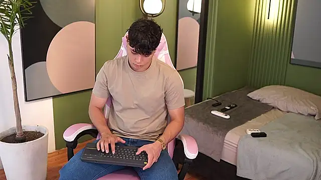 Ethan occonor online show from 09-24-25, 06:44