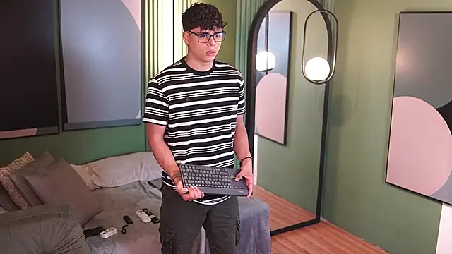 Ethan occonor online show from 10-01-25, 01:06