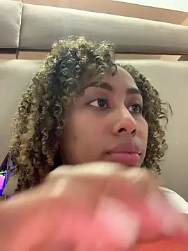 Snapshot of i_lulu chatting on 02-25-26, 02:21 i lulu online show from 02-25-26, 02:21