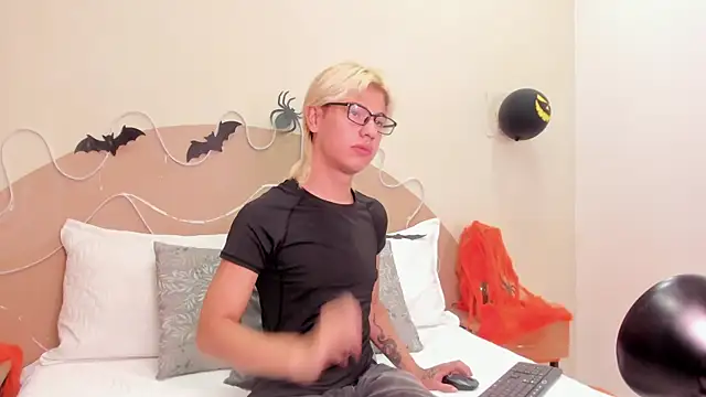 Enrrixxx  online show from 10-31-25, 07:26