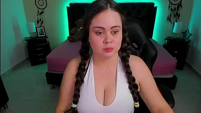 LolaVillalobos online show from 10-12-25, 01:32