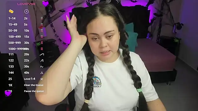 LolaVillalobos online show from 10-22-25, 01:33