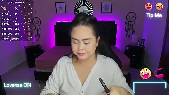 LolaVillalobos online show from 11-05-25, 01:55