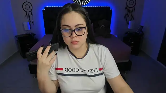 LolaVillalobos online show from 11-28-25, 12:19