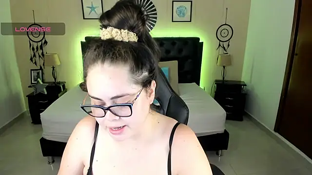 LolaVillalobos online show from 06-22-26, 02:03