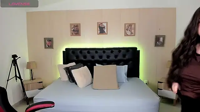 LolaVillalobos online show from 07-11-26, 12:30