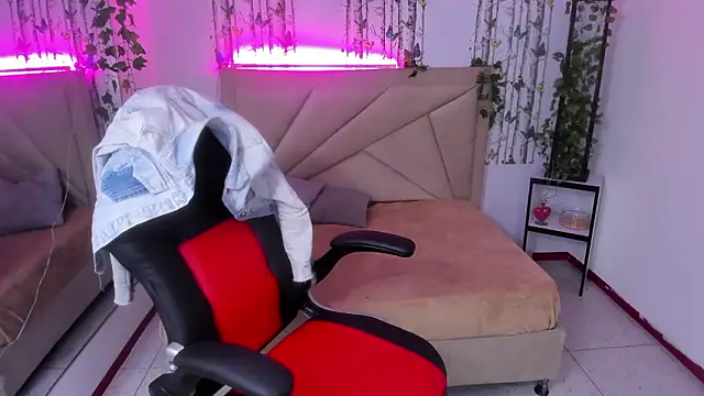 Snapshot of anna_moon11 chatting on 02-15-26, 04:53 anna moon11 online show from 02-15-26, 04:53