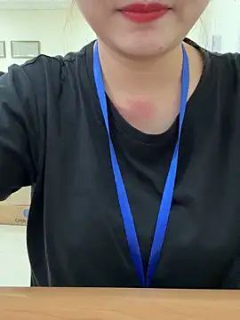 Snapshot of PhuongNhi21 chatting on 10-16-25, 02:12 PhuongNhi21 online show from 10-16-25, 02:12