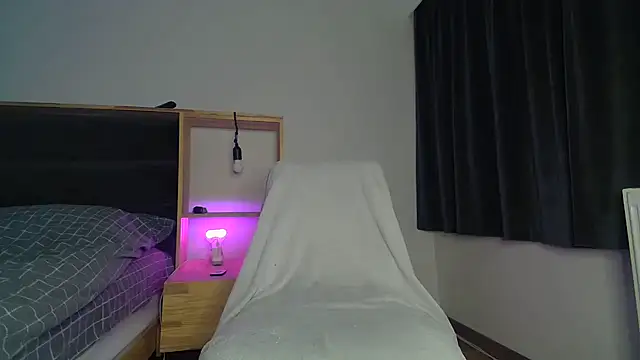 Snapshot of Melisss0404 chatting on 09-21-25, 08:32 Melisss0404 online show from 09-21-25, 08:32