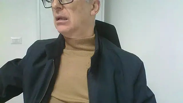 Snapshot of Sensor2000 chatting on 12-19-25, 08:10 Sensor2000 online show from 12-19-25, 08:10