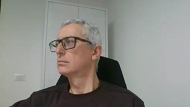 Snapshot of Sensor2000 chatting on 01-10-26, 11:45 Sensor2000 online show from 01-10-26, 11:45