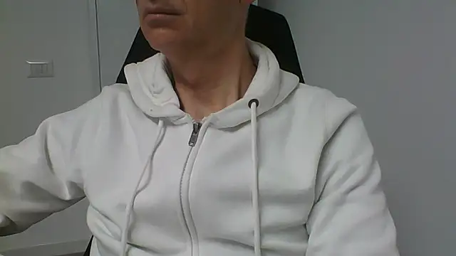 Snapshot of Sensor2000 chatting on 02-04-26, 08:20 Sensor2000 online show from 02-04-26, 08:20