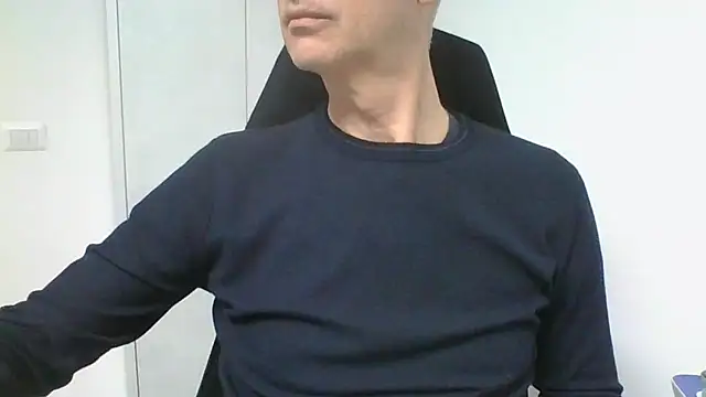 Snapshot of Sensor2000 chatting on 02-13-26, 03:41 Sensor2000 online show from 02-13-26, 03:41