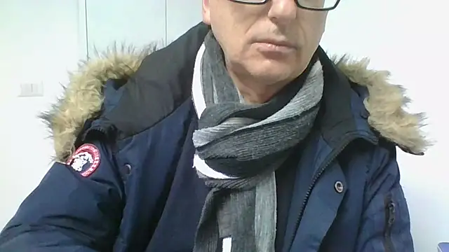 Snapshot of Sensor2000 chatting on 02-18-26, 08:43 Sensor2000 online show from 02-18-26, 08:43