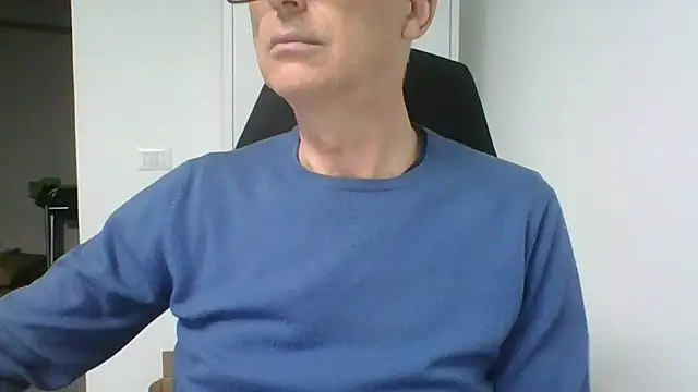 Snapshot of Sensor2000 chatting on 03-13-26, 02:56 Sensor2000 online show from 03-13-26, 02:56