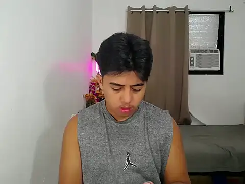 Snapshot of Hugecock2hundle_intown chatting on 11-12-25, 04:51 Hugecock2hundle intown online show from 11-12-25, 04:51